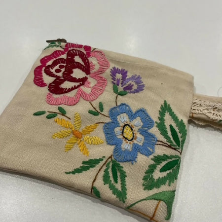 gorgeous fawn embroidered coin purse