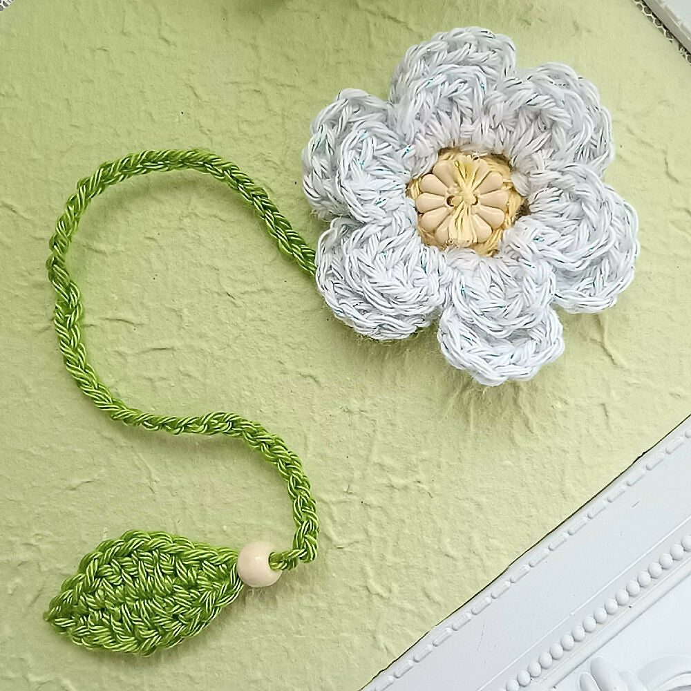 Sparkly Crochet Flower Bookmarks