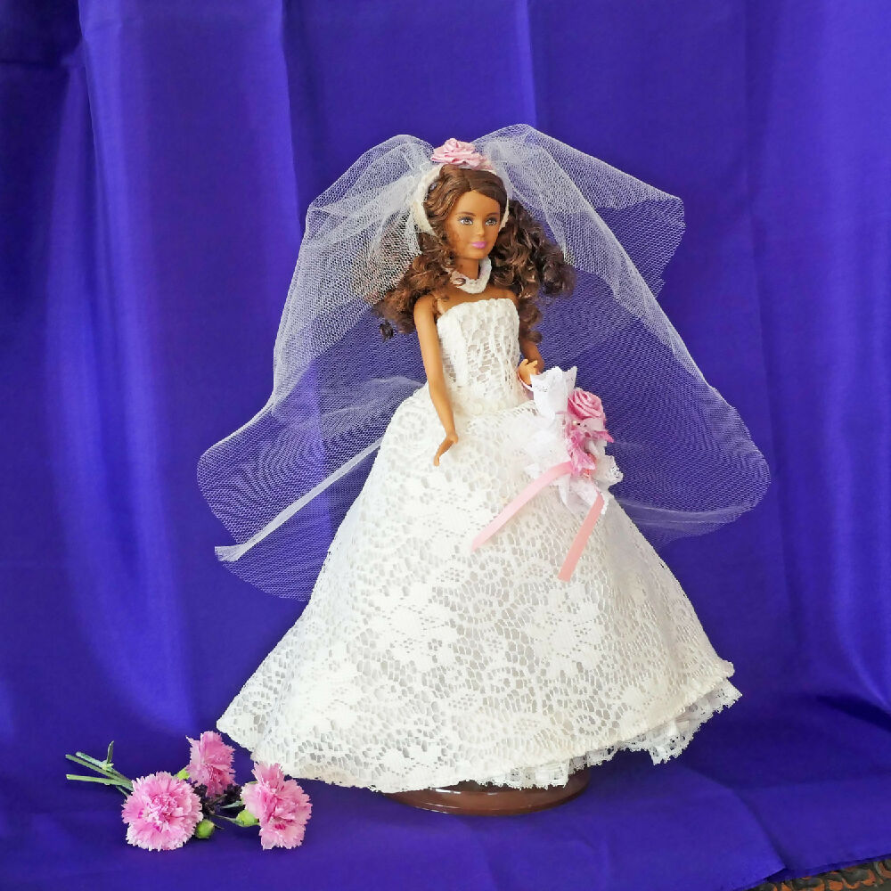 Barbie Bride and Bridesmaid Includes1