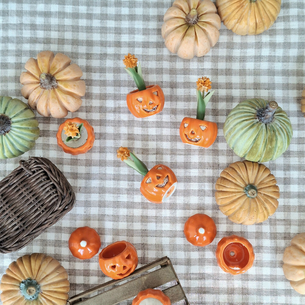 Planter with flowers/pot with Lid - JACK O'LANTERN