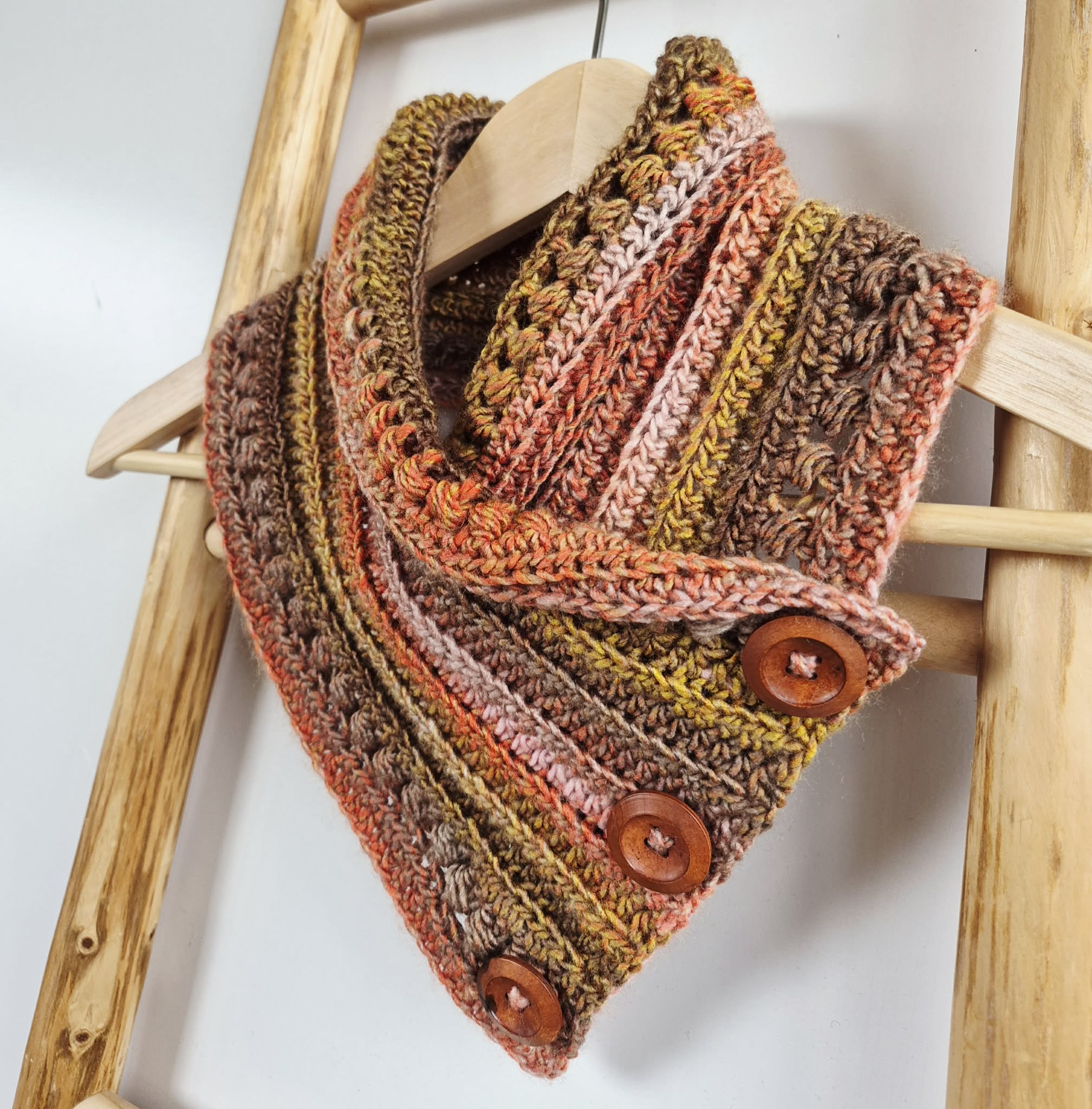 Ladies Neck warmer | Cowl | Scarf | Autumn Tones | Adult | Vintage | Crochet | Buttoned