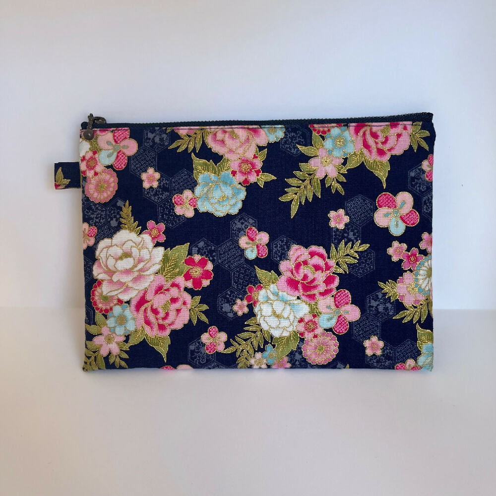 Flat zipper pouch