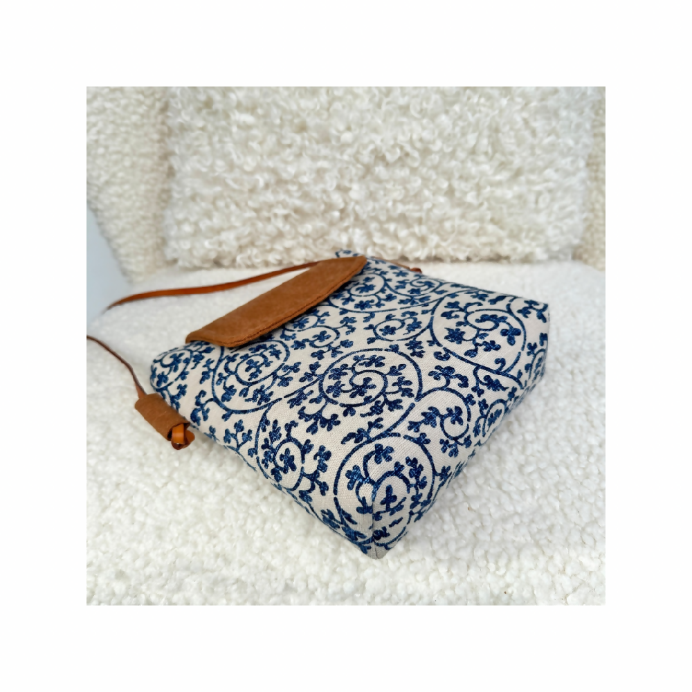 Sweet Lila Crossbody Bag - Navy Vines