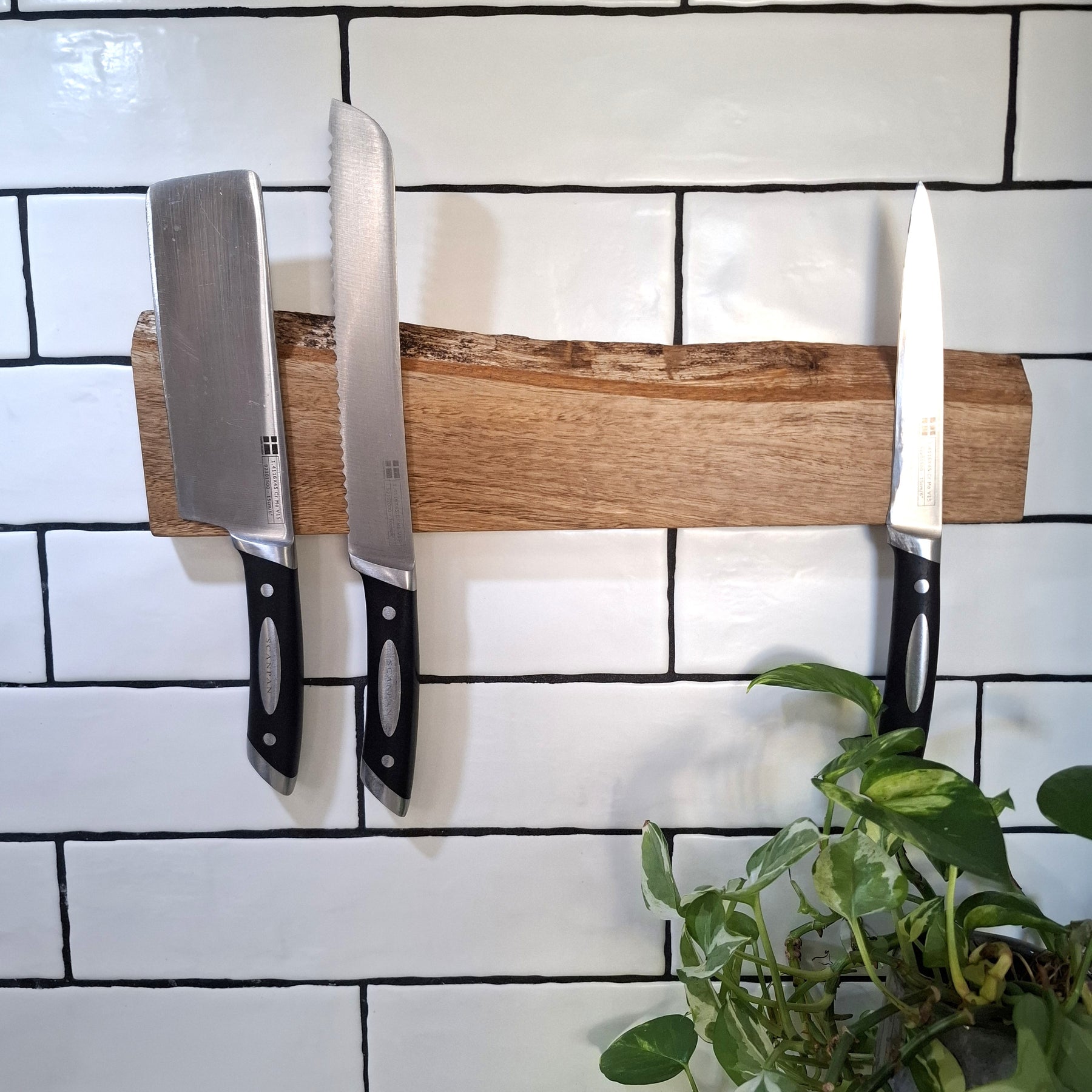 Handmade Wooden Magnetic Knife Holder: Wall-Mounted Kitchen Rack