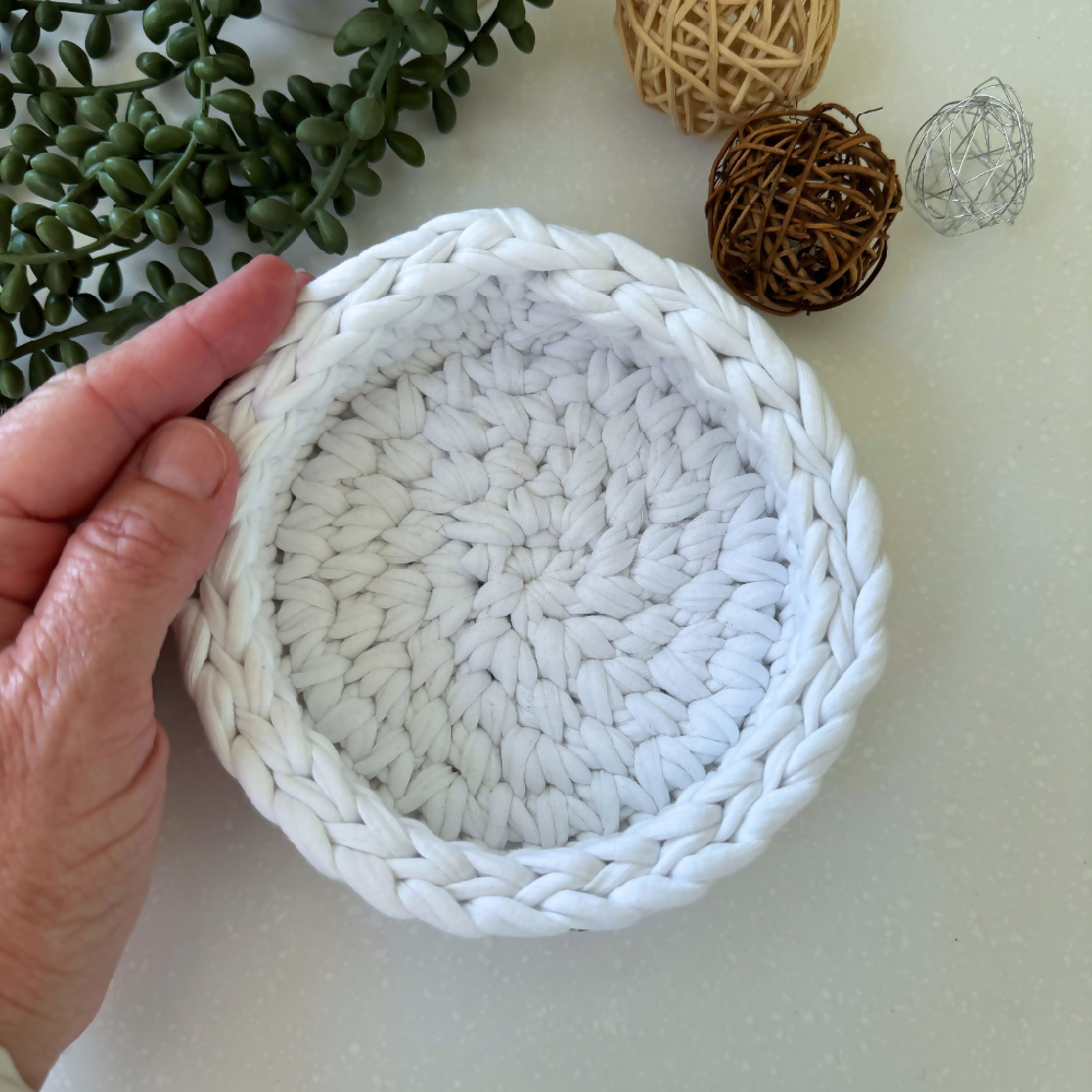 White-mini-handmade-basket (6)