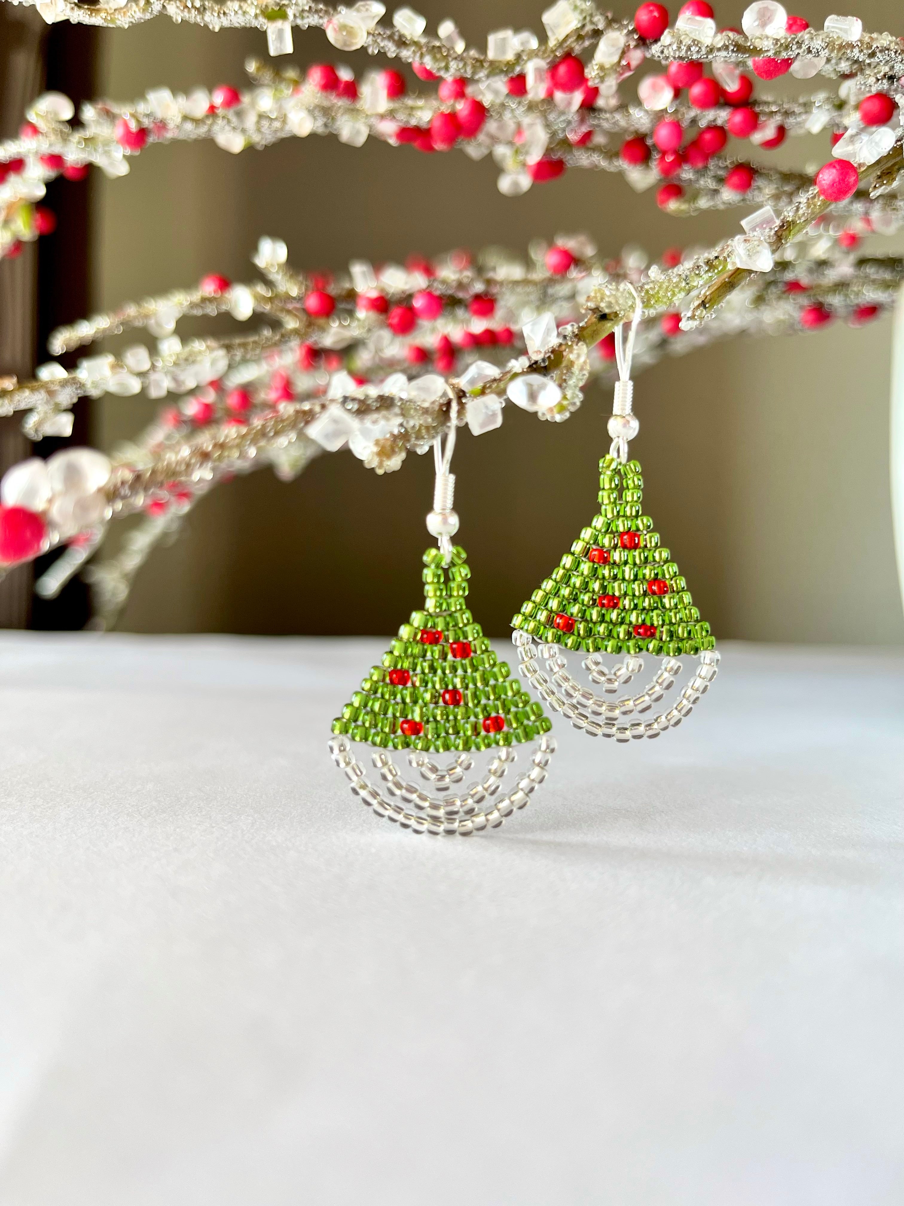 CHRISTMAS TREE | silver & gold | festive dangle earrings | beaded handmade