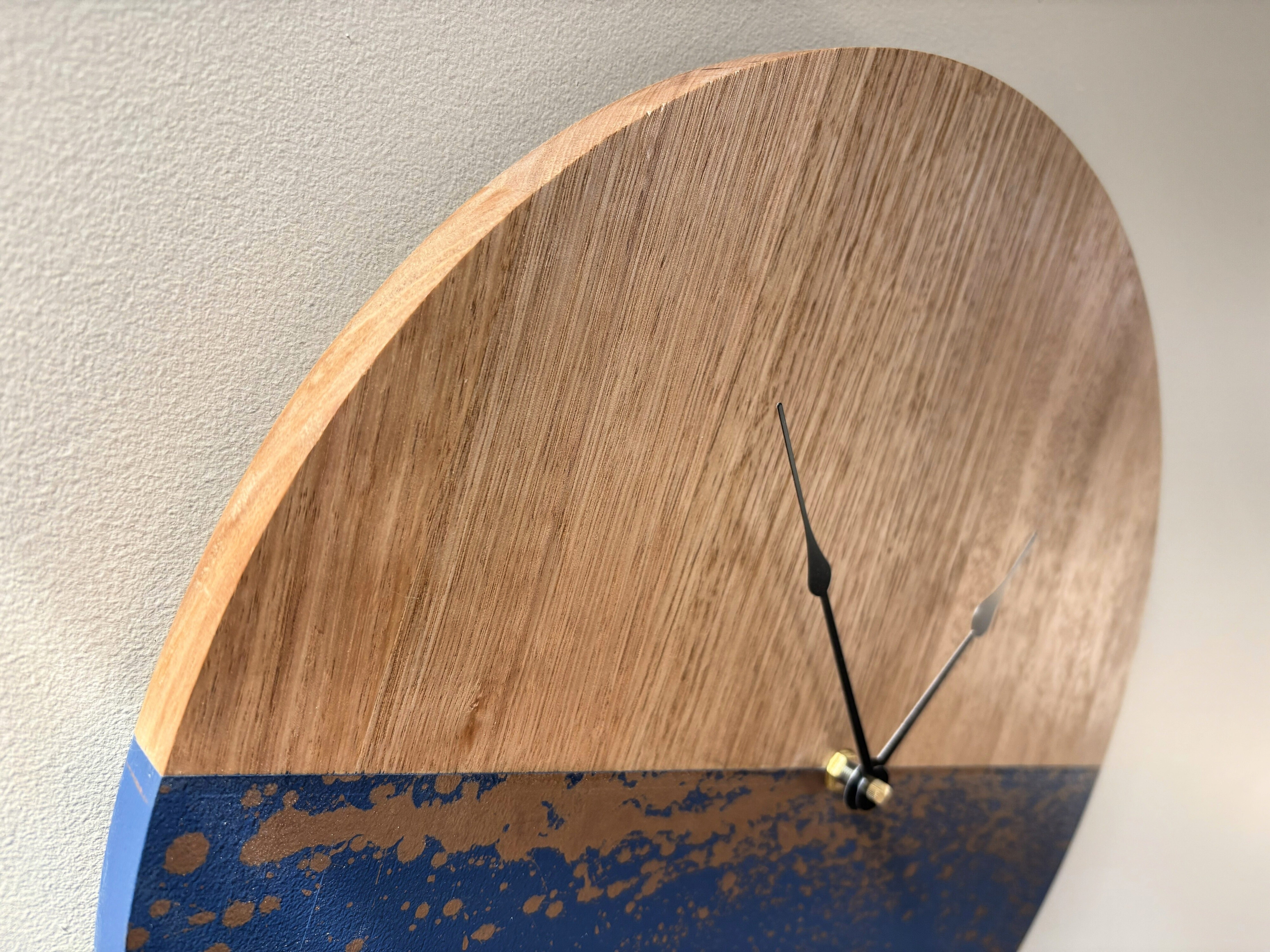 Horizon – Handmade Tasmanian Oak Wall Clock | Navy Blue Splatter Design, Silent Movement | 30cm or 40cm