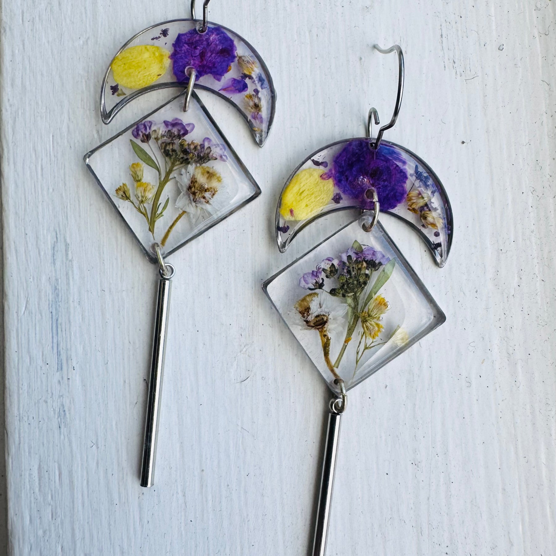 Violet /yellow rhombus and moon resin earrings with pressed flowers