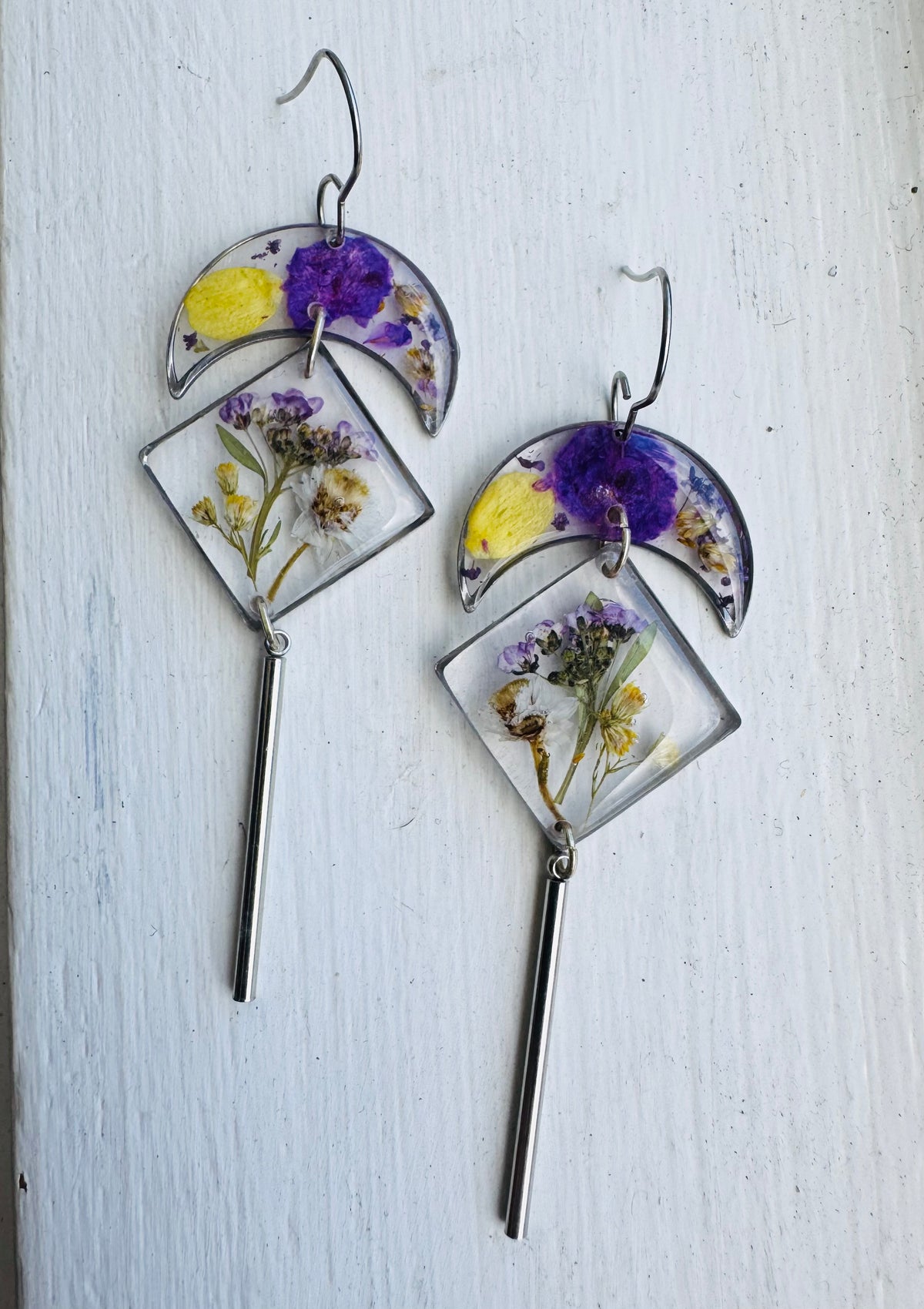 Violet /yellow rhombus and moon resin earrings with pressed flowers