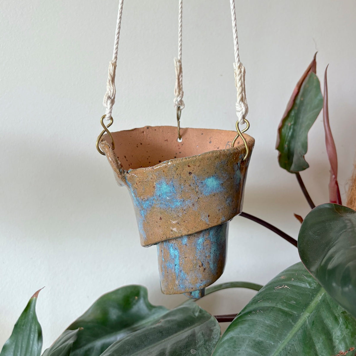 Ceramic hanging orchid pot – spiral design