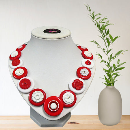 Button necklace - Red flowers
