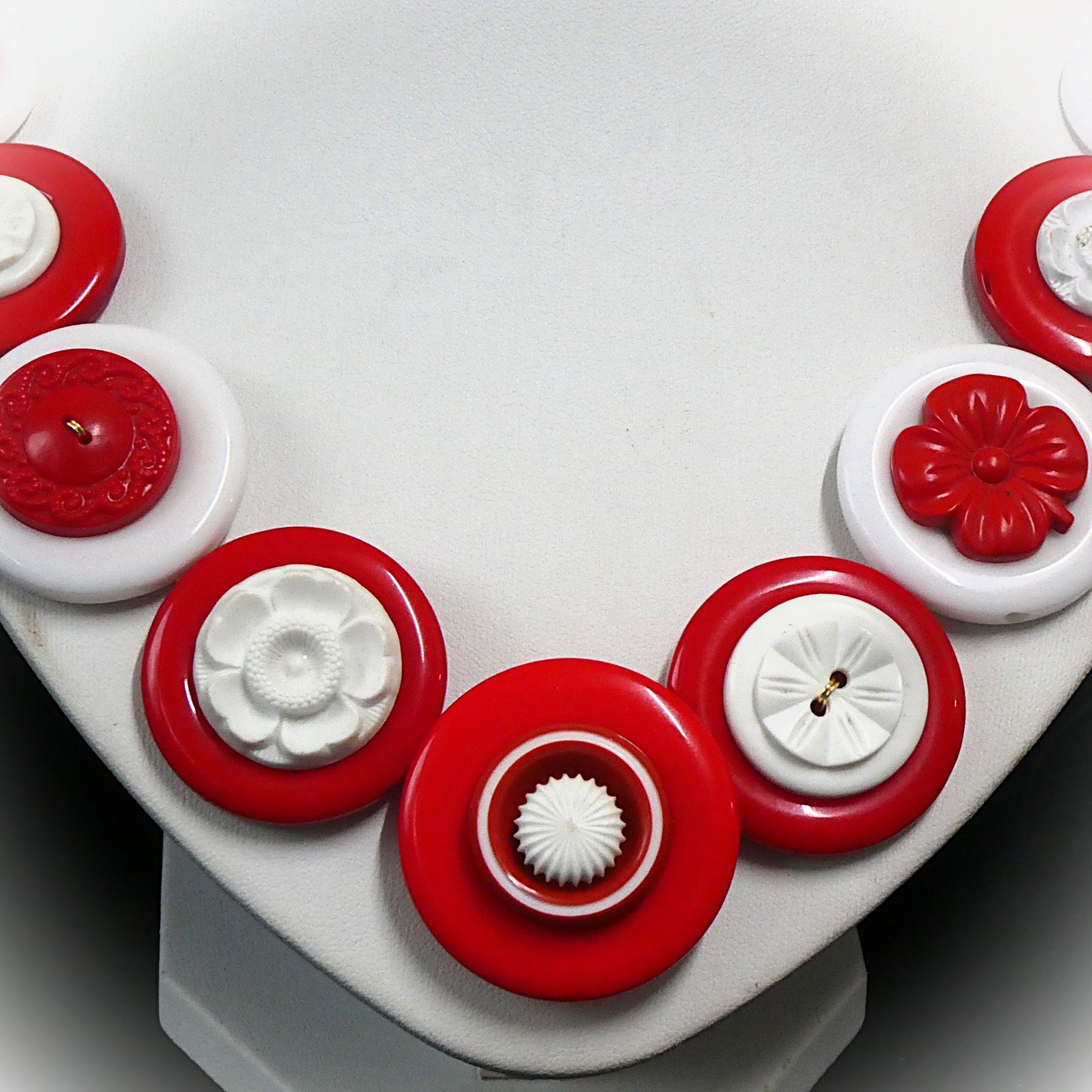 Button necklace - Red flowers