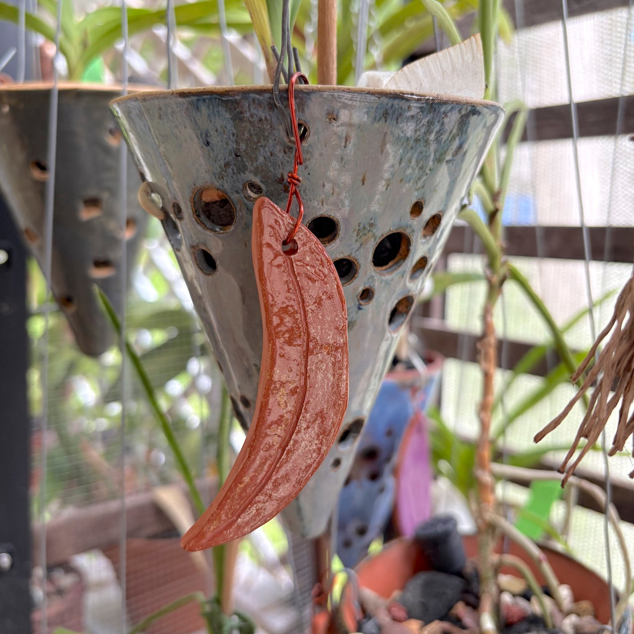 Ceramic handcrafted leaf tags – set of 3