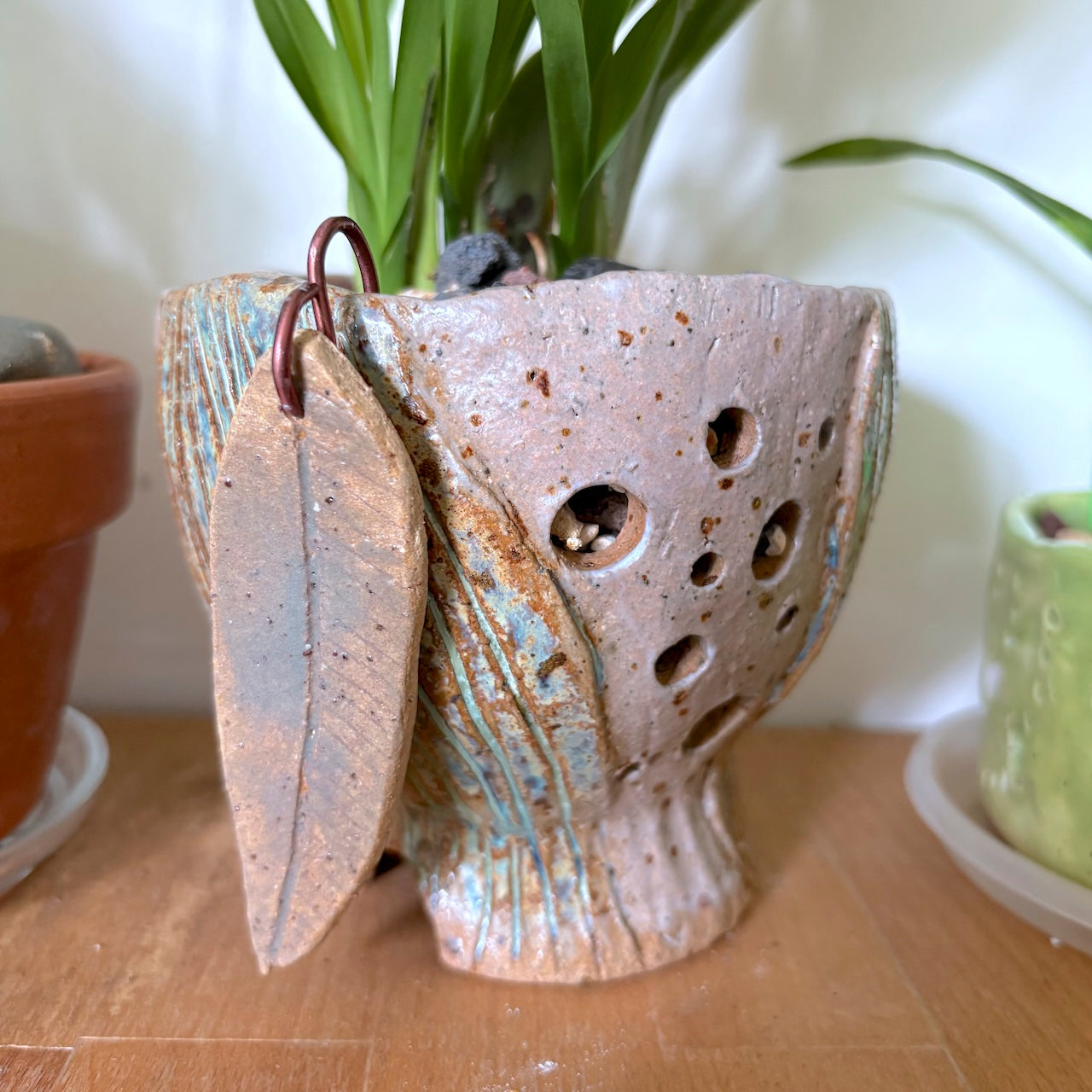 Ceramic handcrafted leaf tags – set of 3