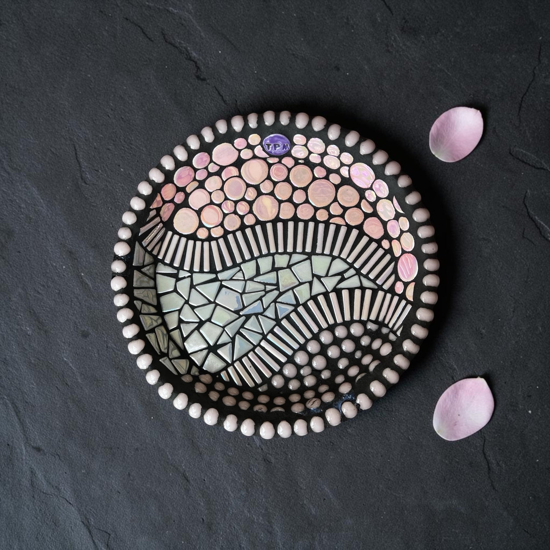 Mosaic Bee Bath. Pink.