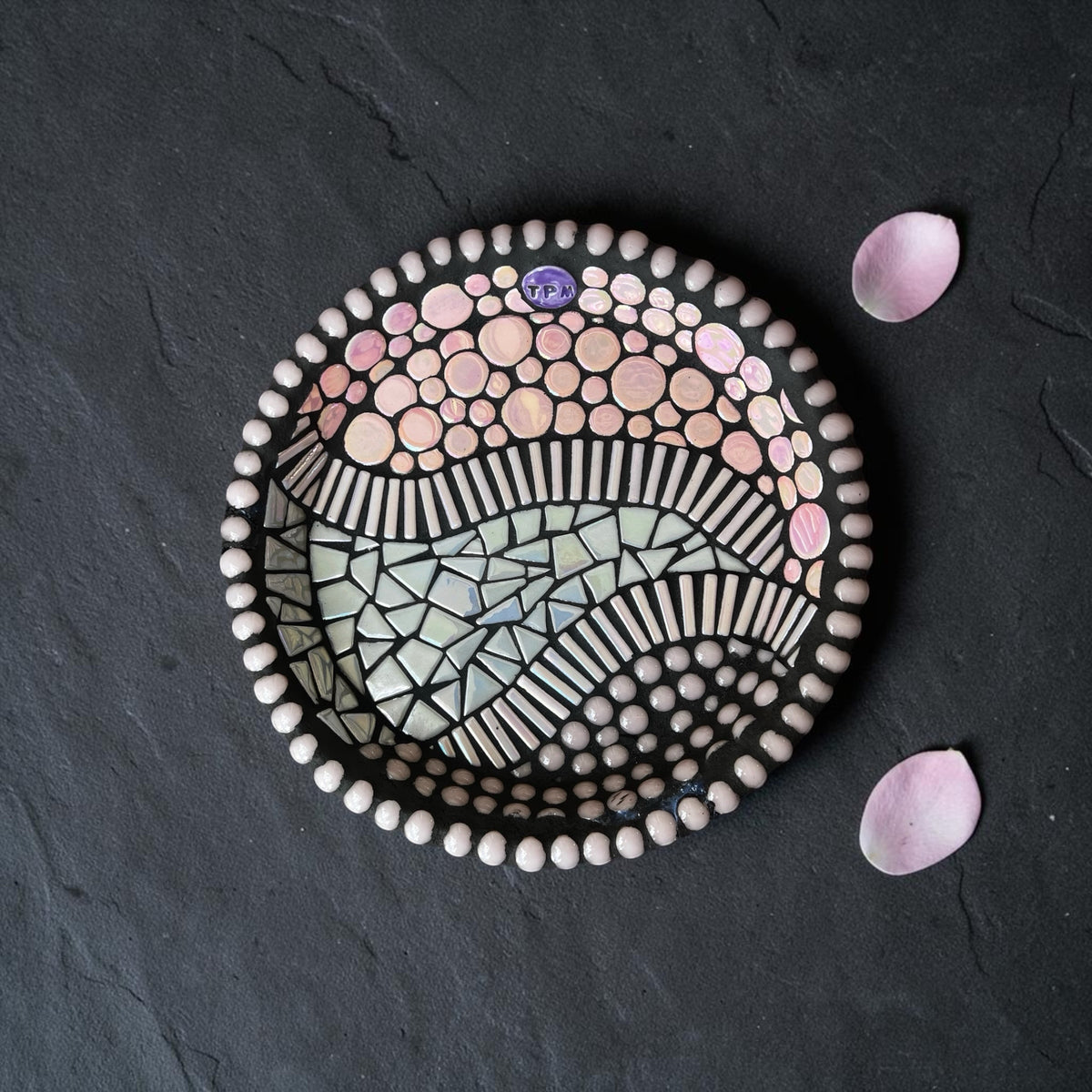 Mosaic Bee Bath. Pink.