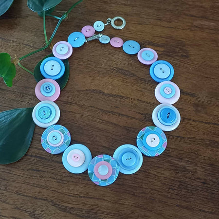 Button necklace - Blue Belle