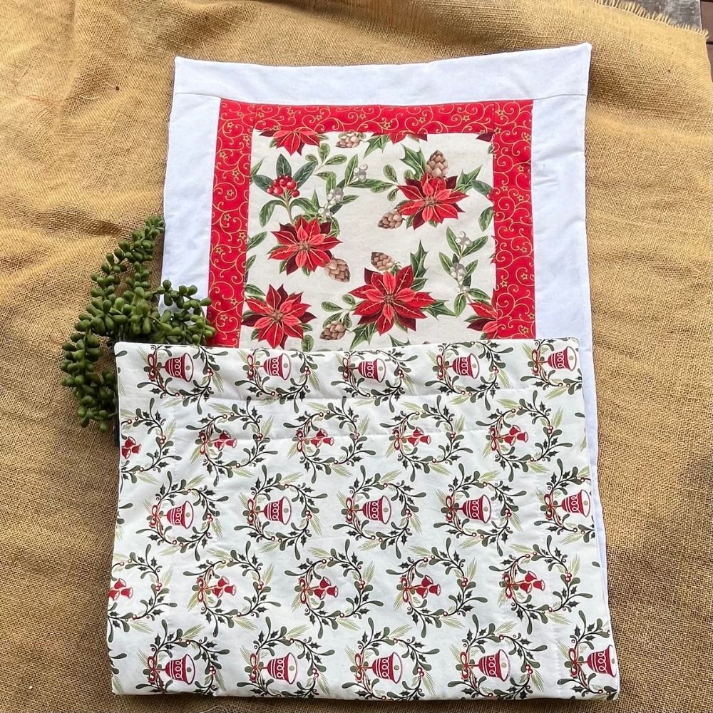 Christmas table runner | Reversible | Pointsettias