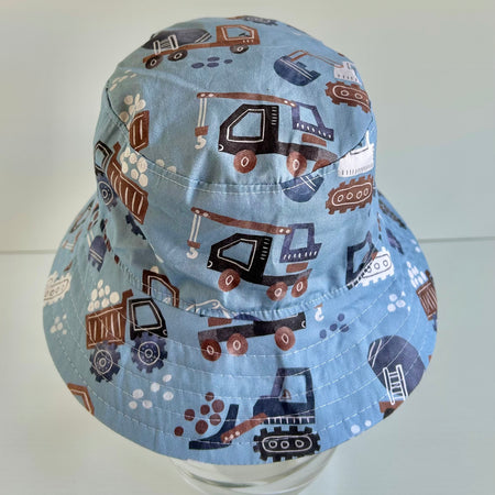 Summer hat in blue construction fabric
