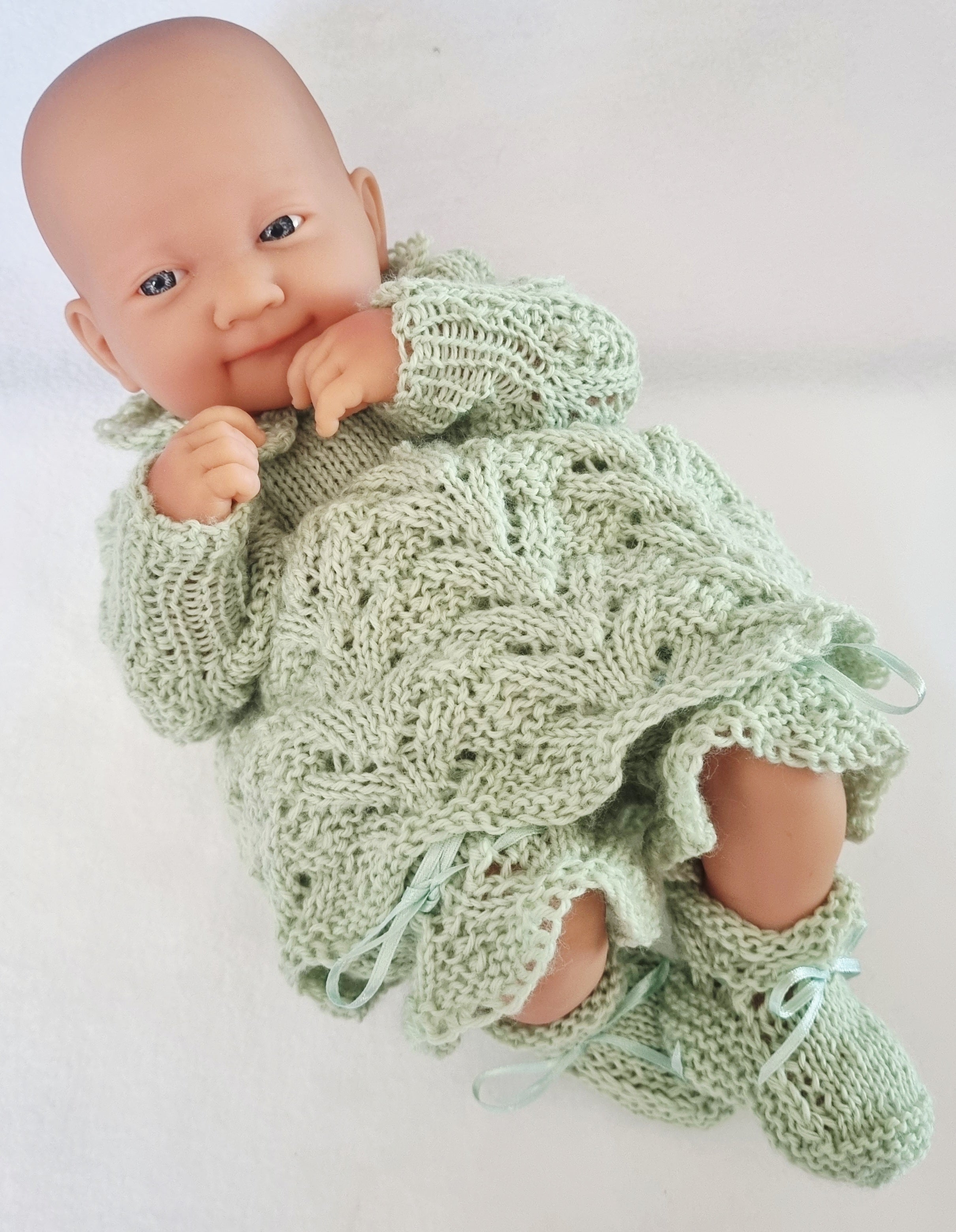 Hand knitted 3 piece Reborn Baby/Premmie hand knitted outfit - Newborn gift set - BB01