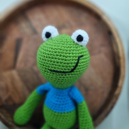 Frog crochet toy