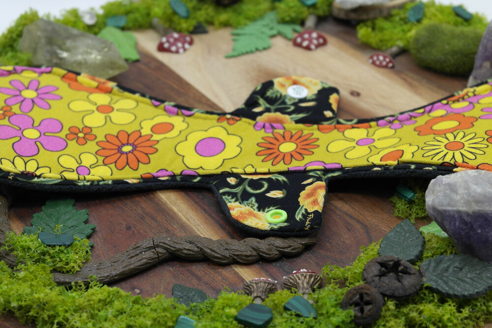Eco-friendly reusable cloth pad 14" moderate (Lips of an Angel) - Florals