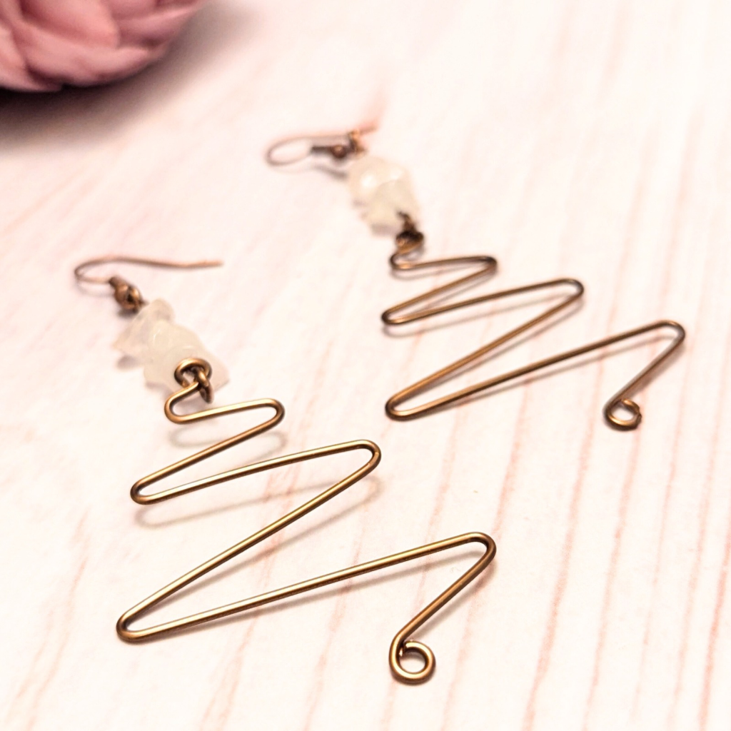 Christmas tree earrings with gemstones - Handmade - Wire art - Whimsical