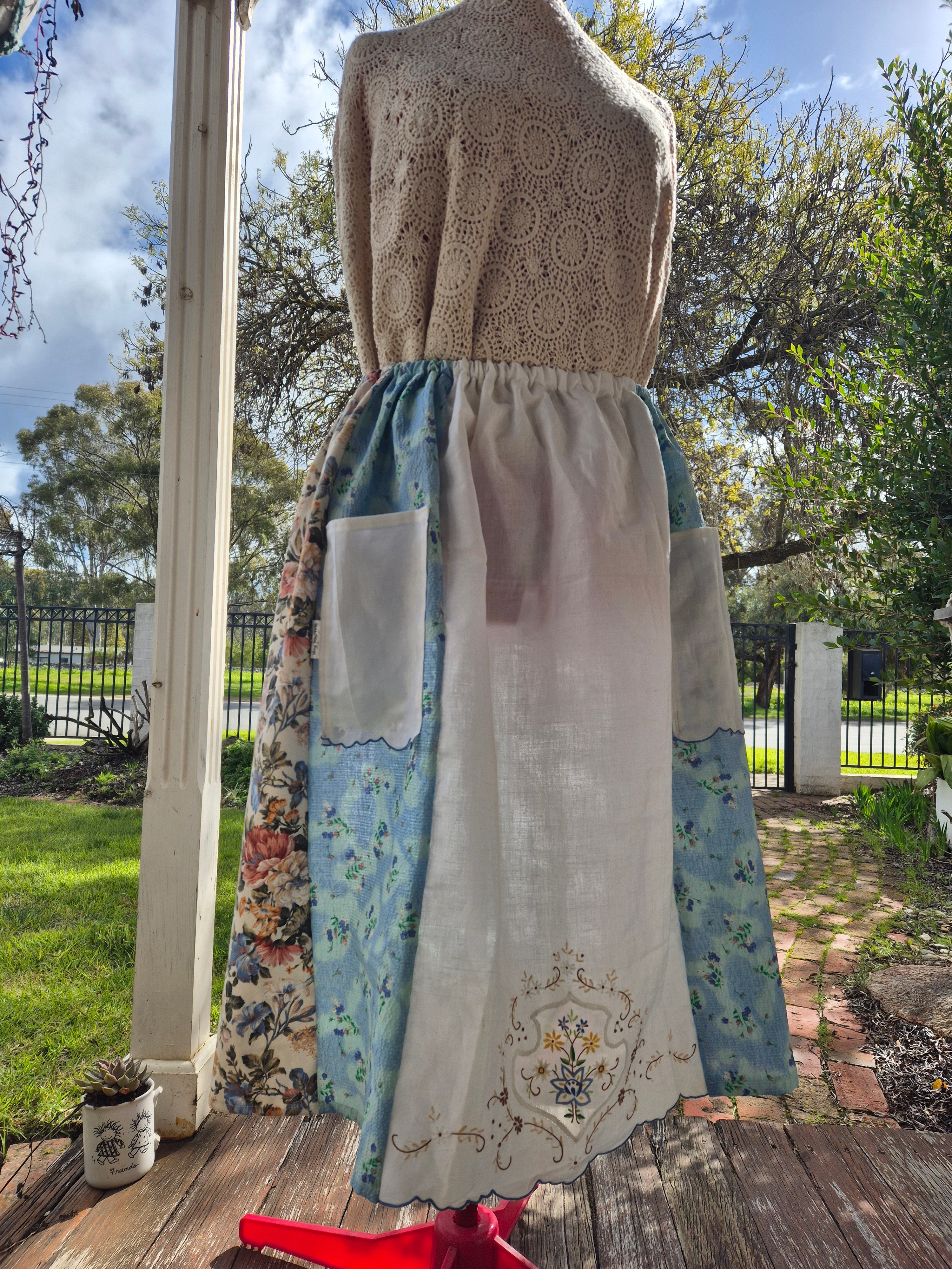 Blue style skirt, pockets, M 12-16, elastic waist