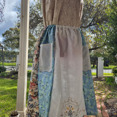 Blue style skirt, pockets, M 12-16, elastic waist