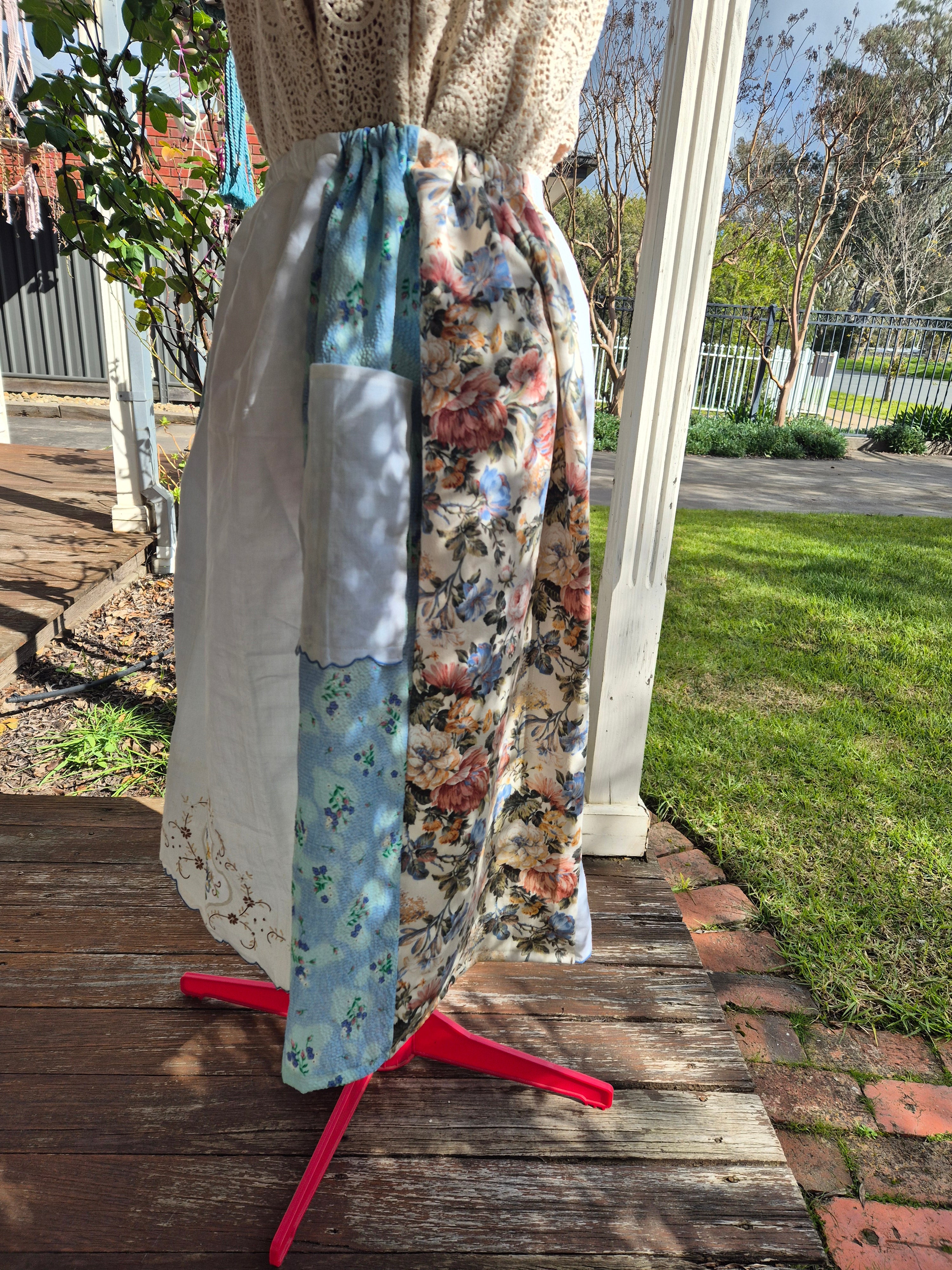 Blue style skirt, pockets, M 12-16, elastic waist