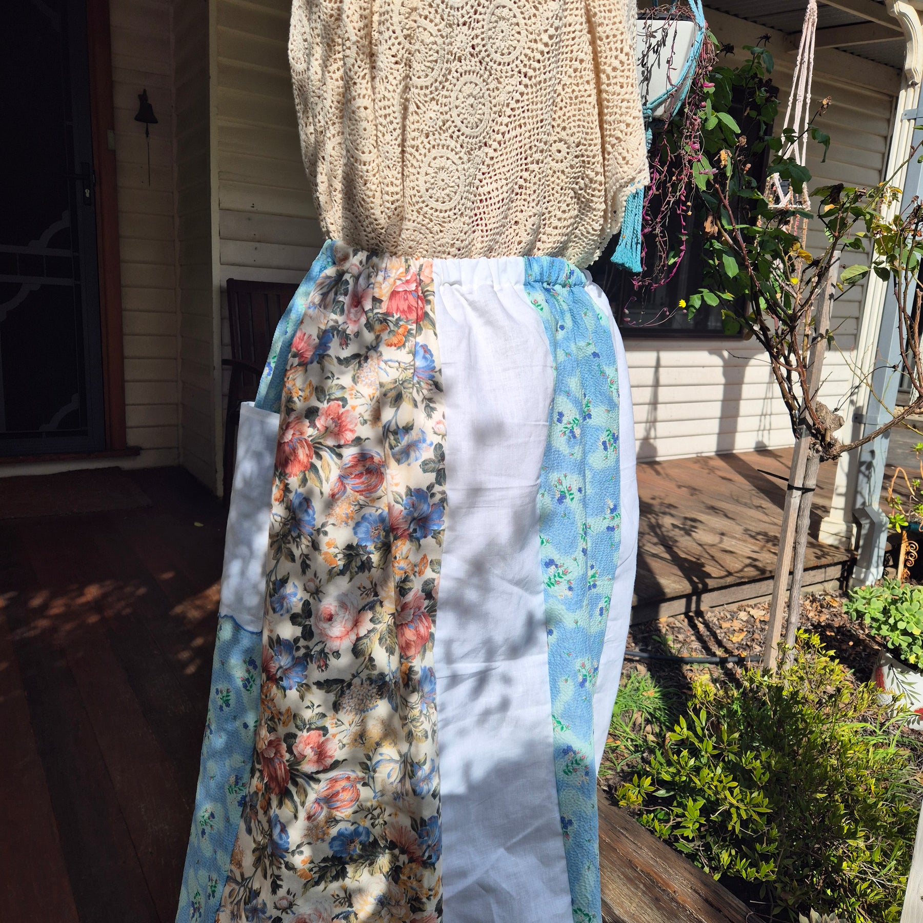Blue style skirt, pockets, M 12-16, elastic waist