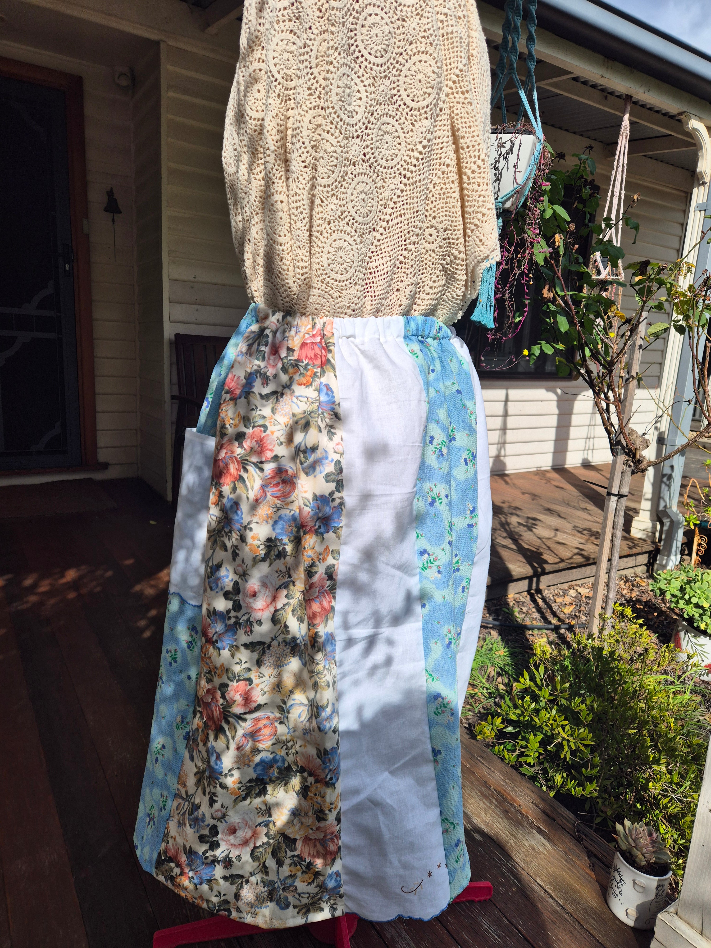 Blue style skirt, pockets, M 12-16, elastic waist