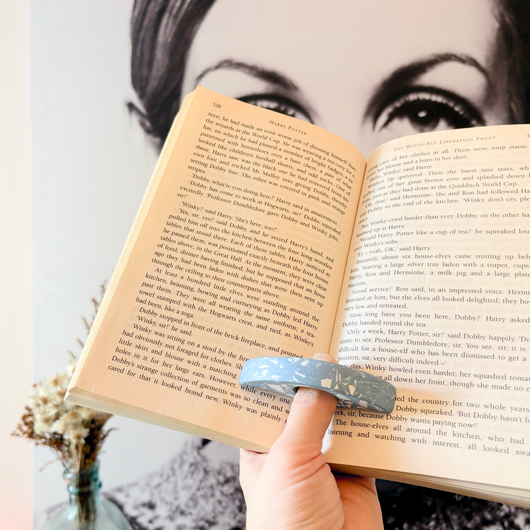 Terrazzo Page holder - acrylic resin