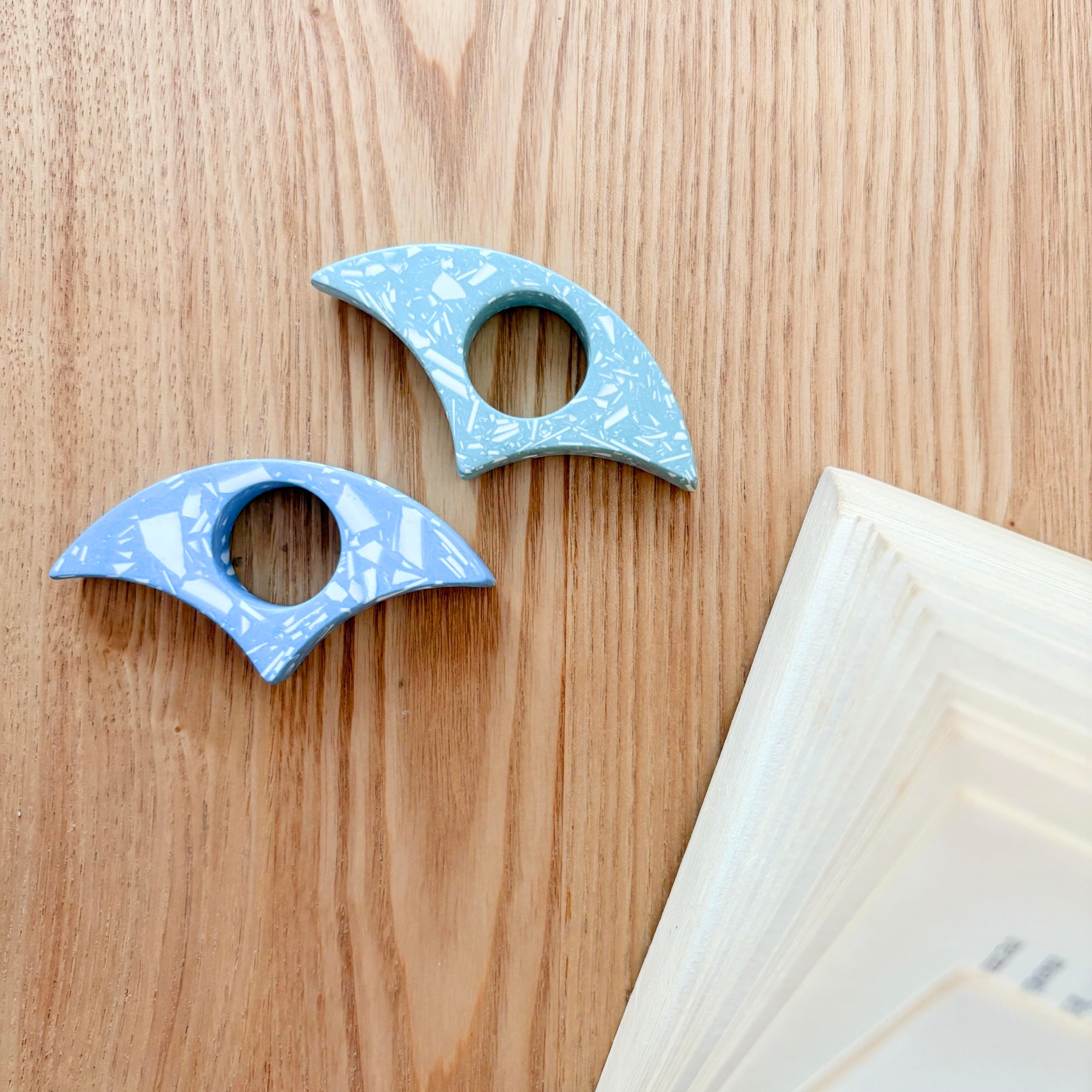 Terrazzo Page holder - acrylic resin
