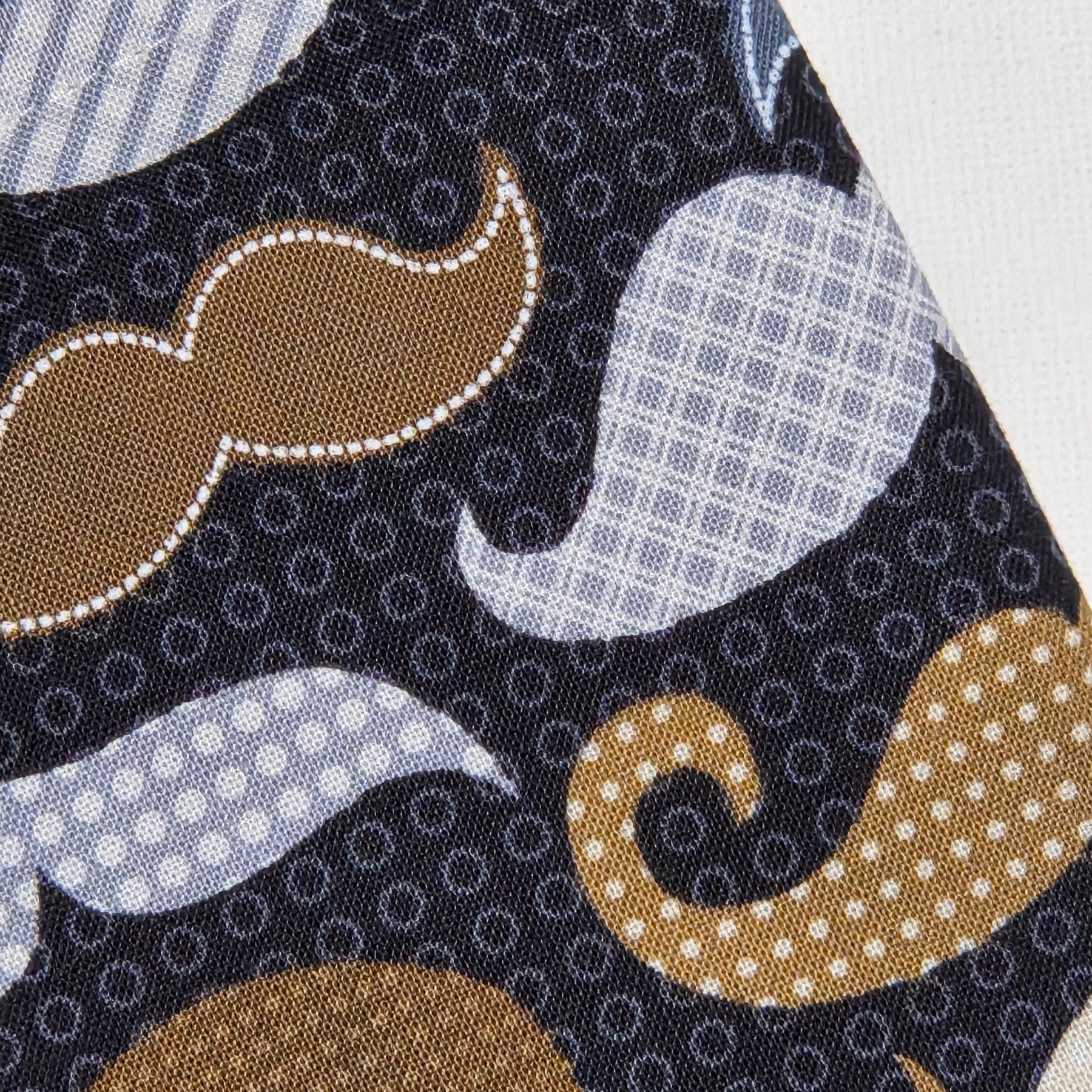 Sunglasses pouch in moustache fabric