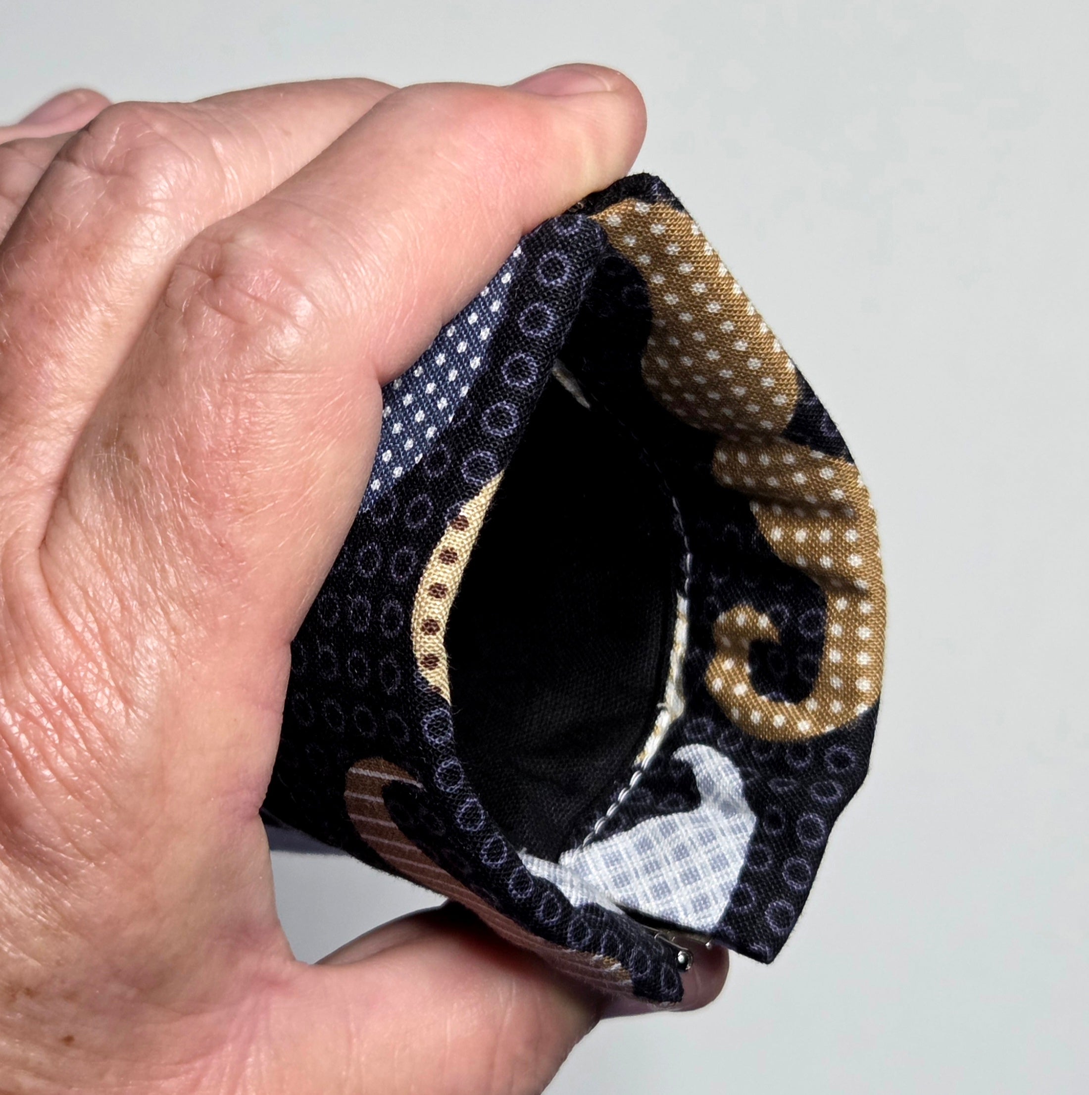 Sunglasses pouch in moustache fabric