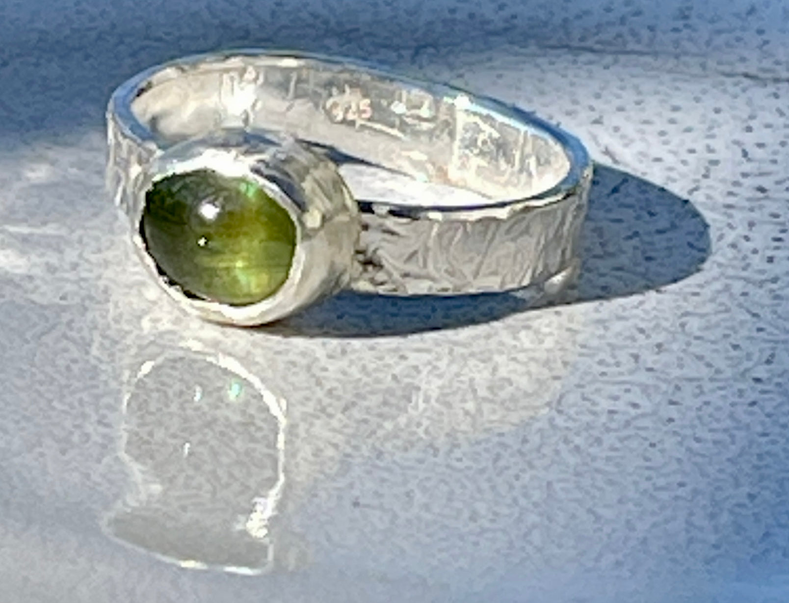 Green sapphire cab green in Stirling Silver