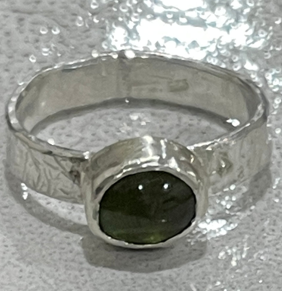 Green sapphire cab green in Stirling Silver