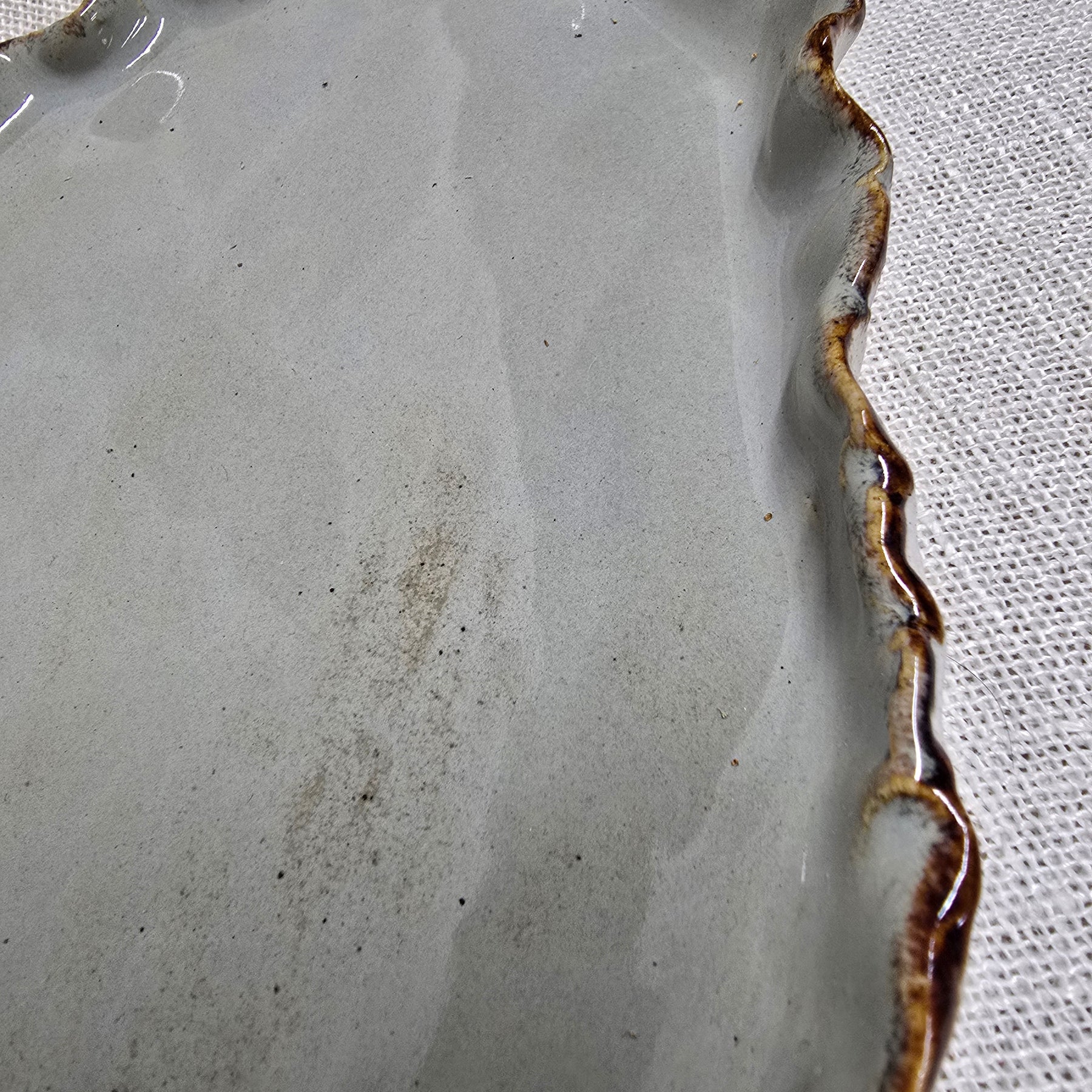 Wave-edged plate No 3