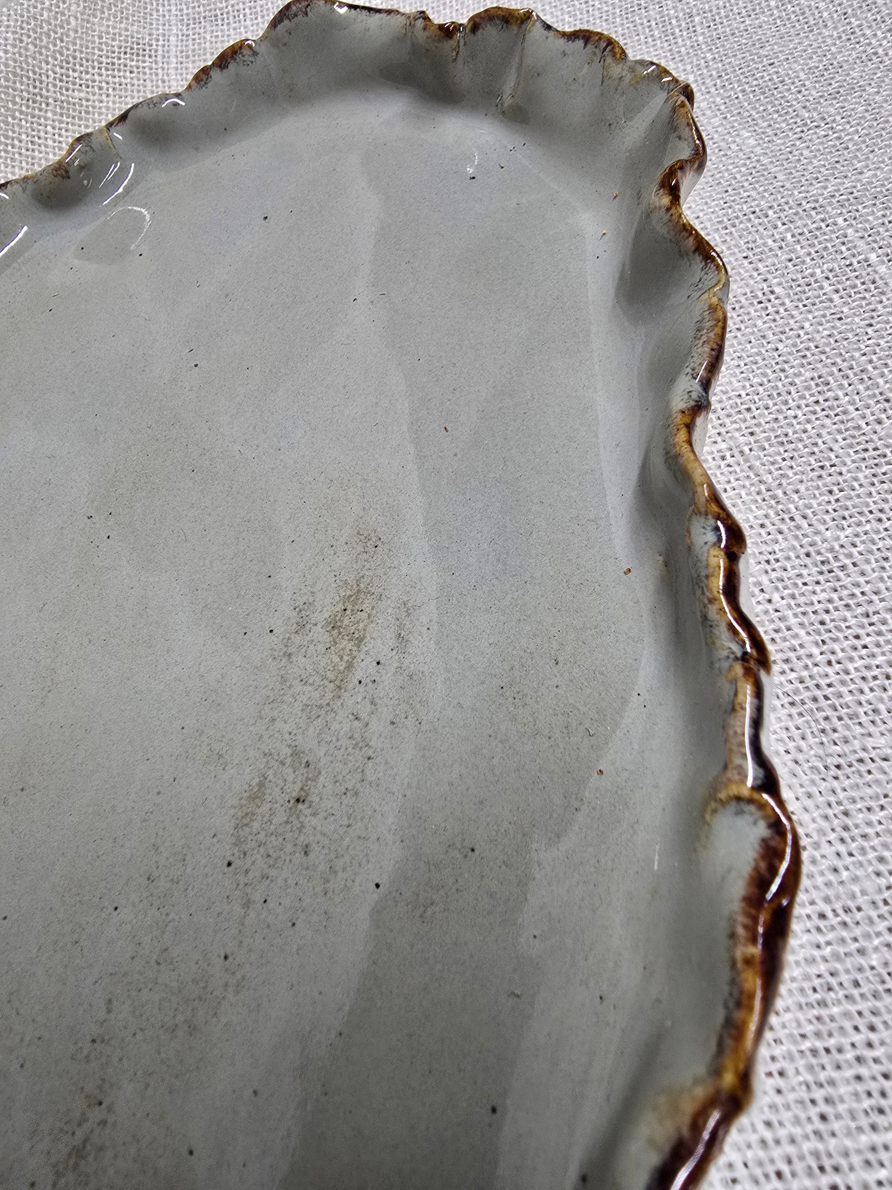 Wave-edged plate No 3