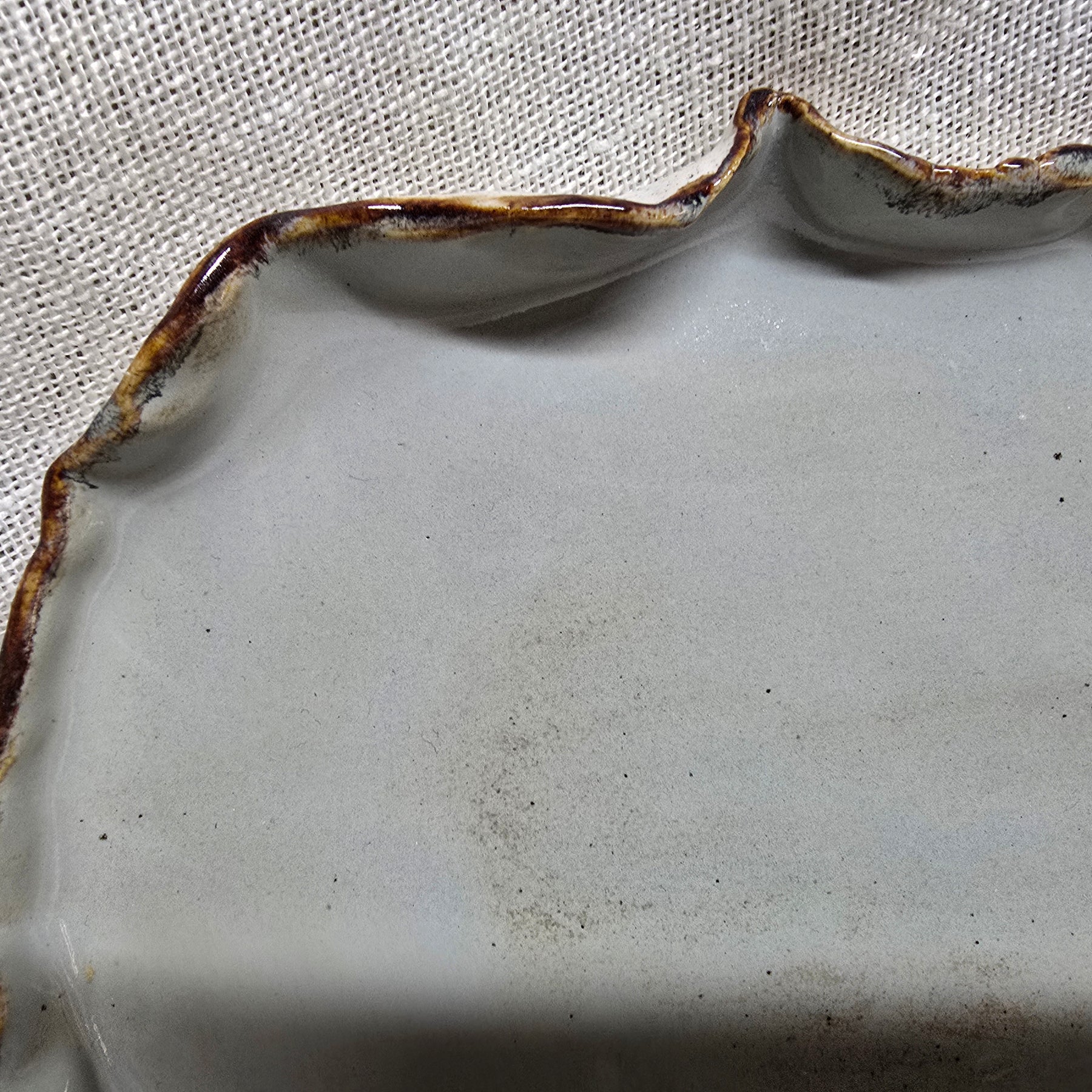 Wave-edged plate No 3