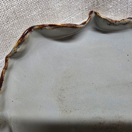 Wave-edged plate No 3