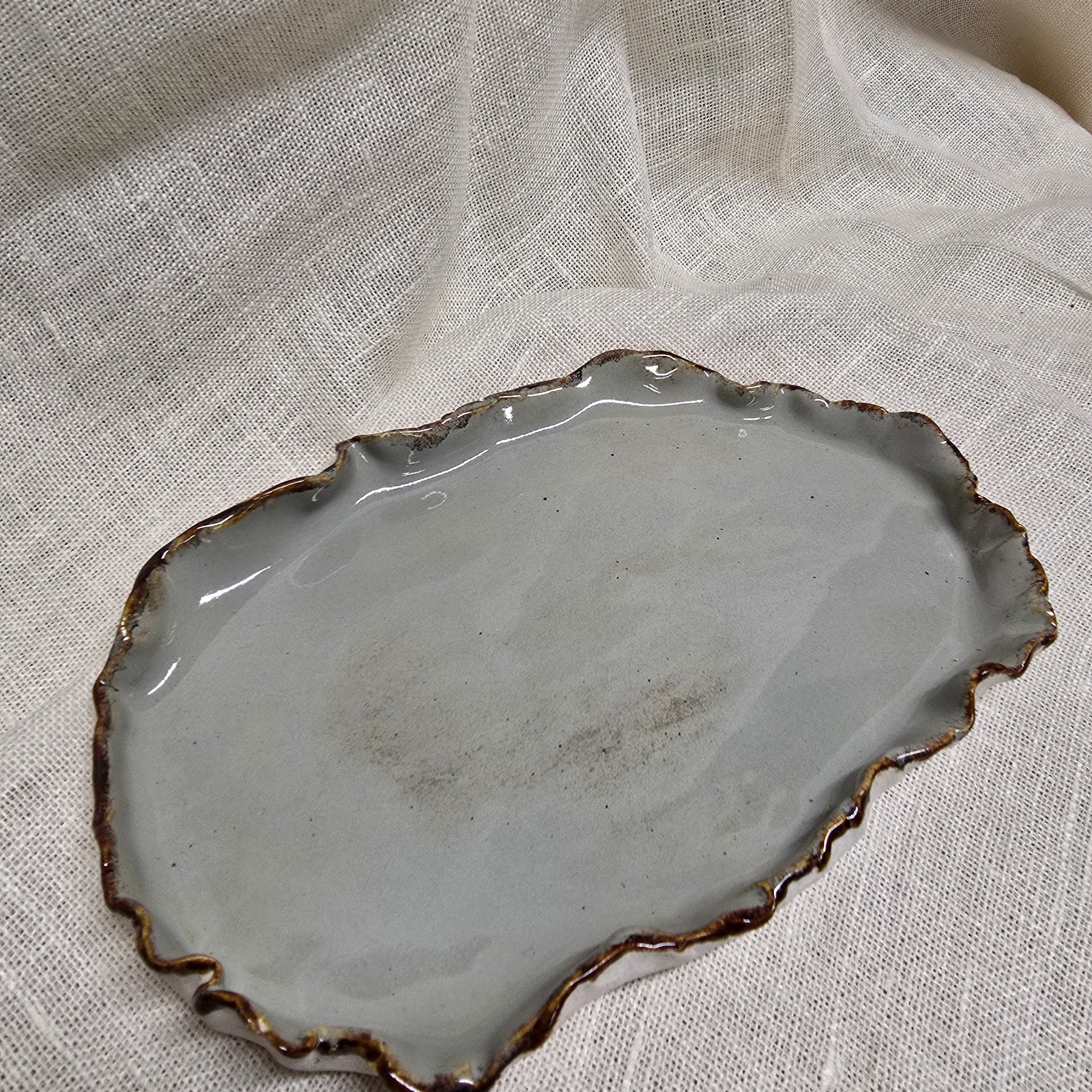 Wave-edged plate No 3