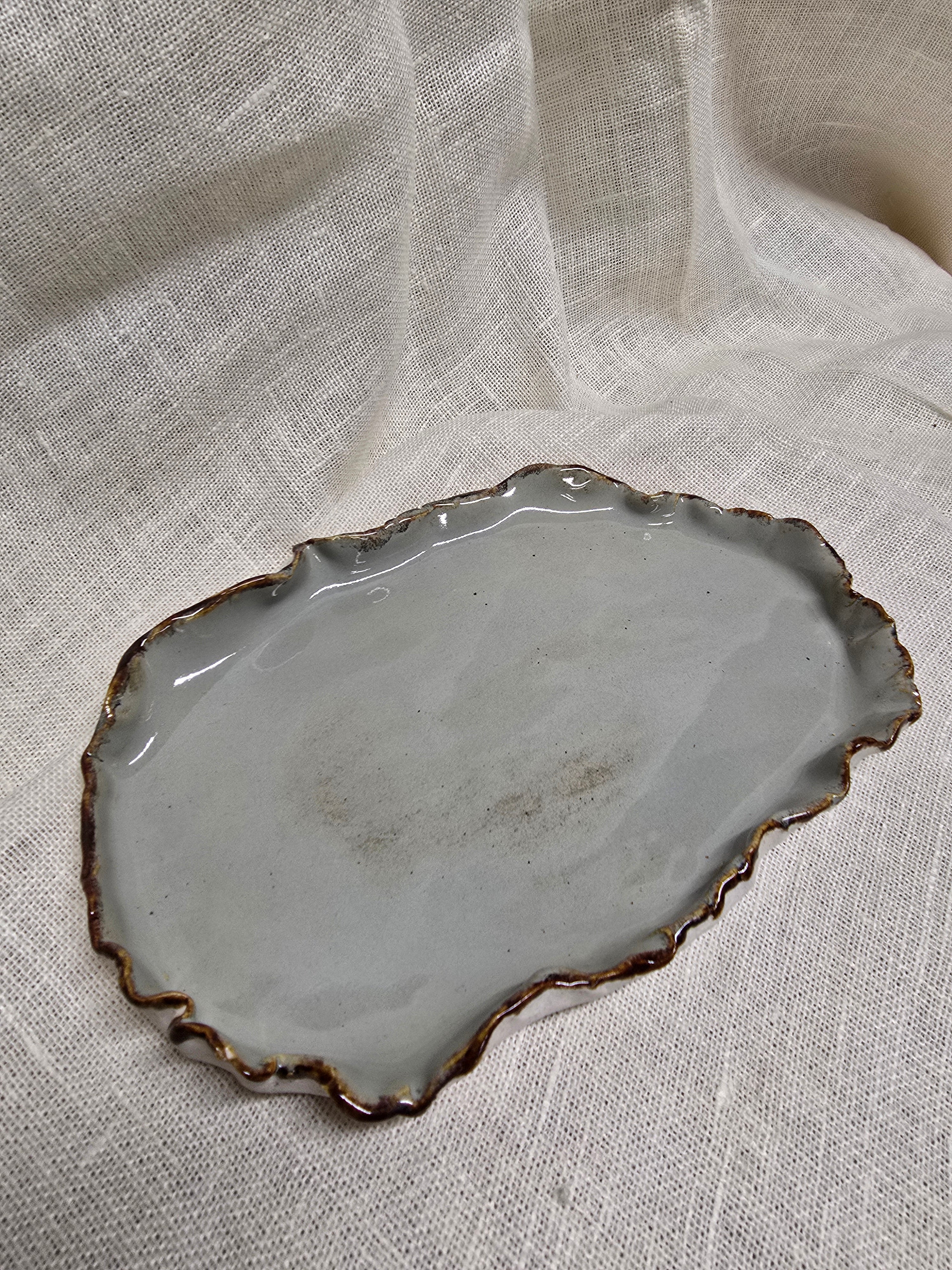 Wave-edged plate No 3