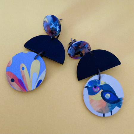 Mottled top / yellow & blue bird earrings