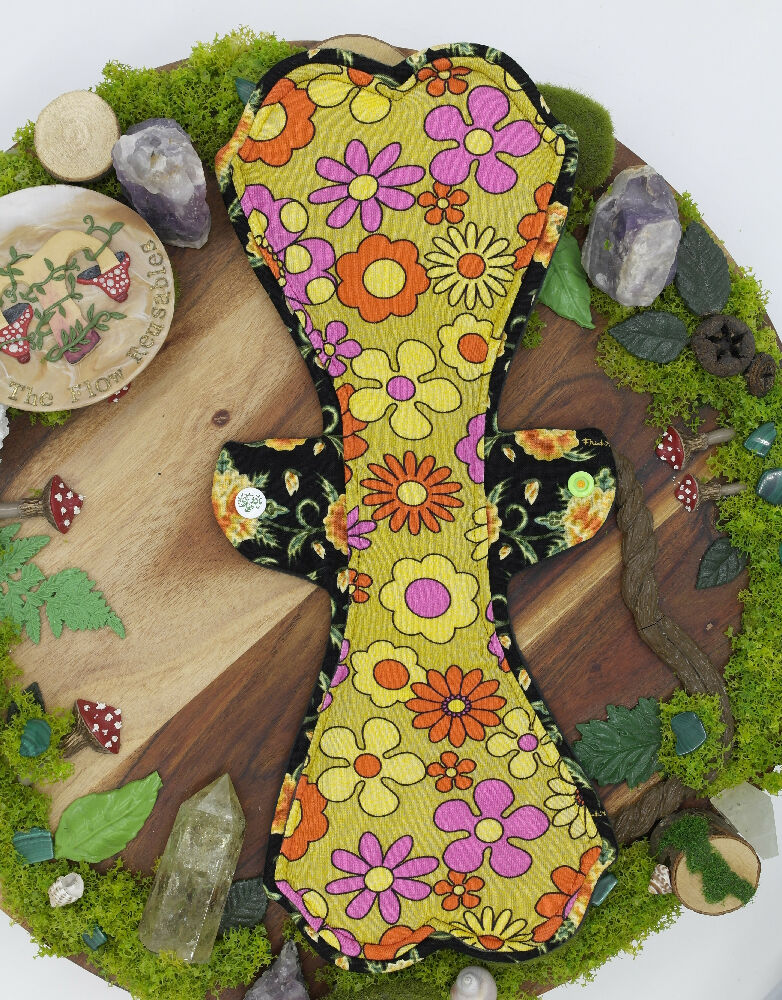 Eco-friendly reusable cloth pad 14" moderate (Lips of an Angel) - Florals