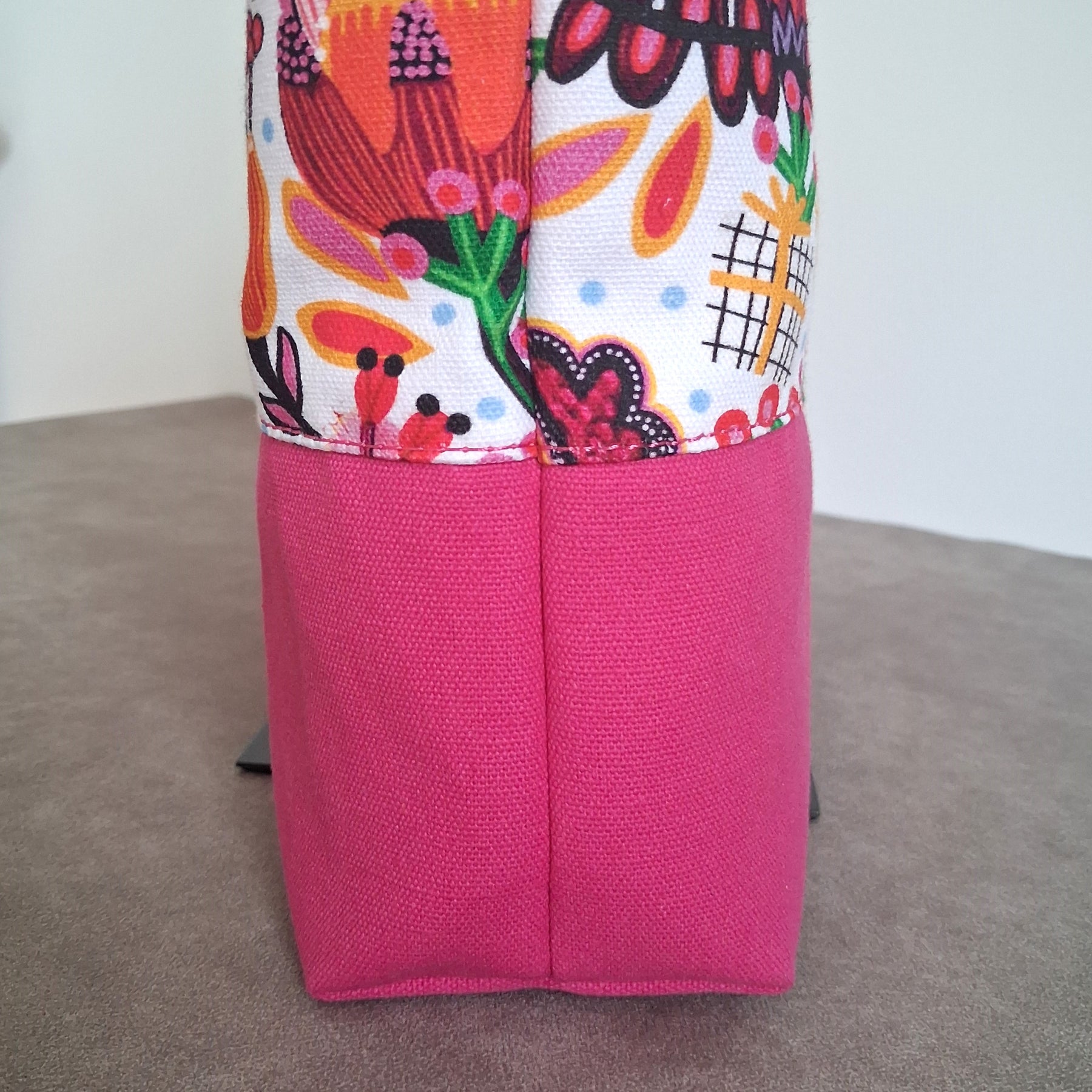 Quietly Christmas - Medium sized Tote Bag