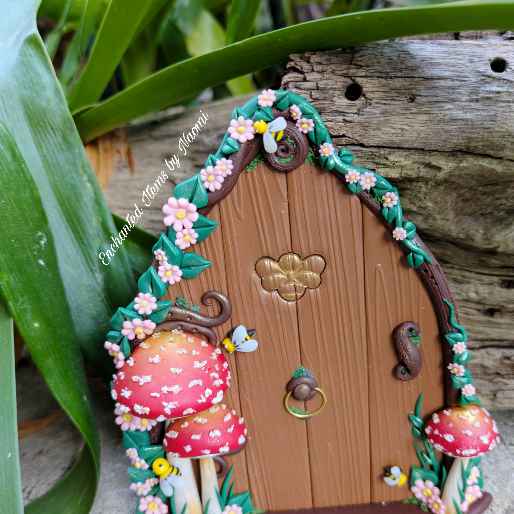Woodland Fairy Door with Bumblebee Magic