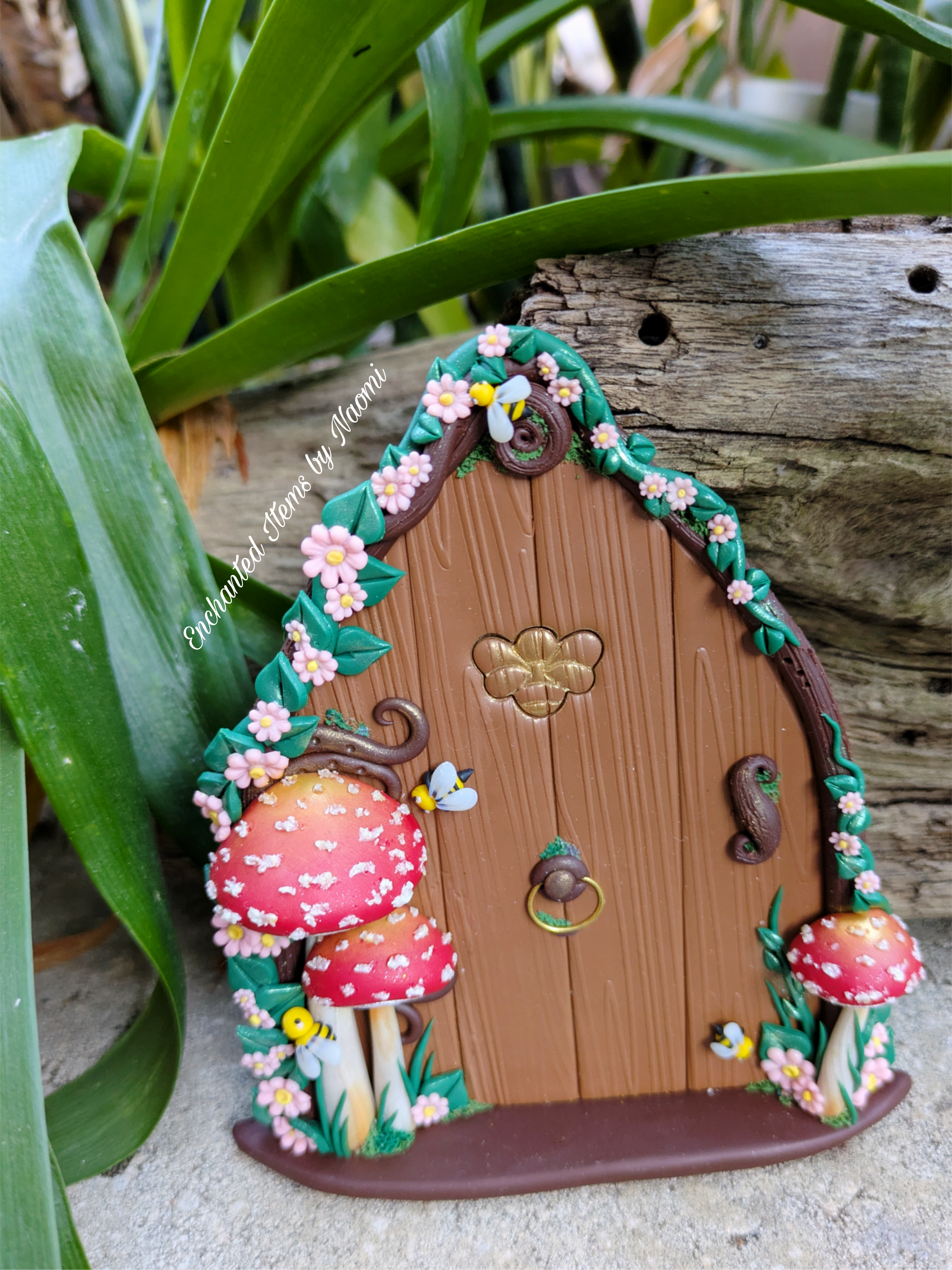 Woodland Fairy Door with Bumblebee Magic