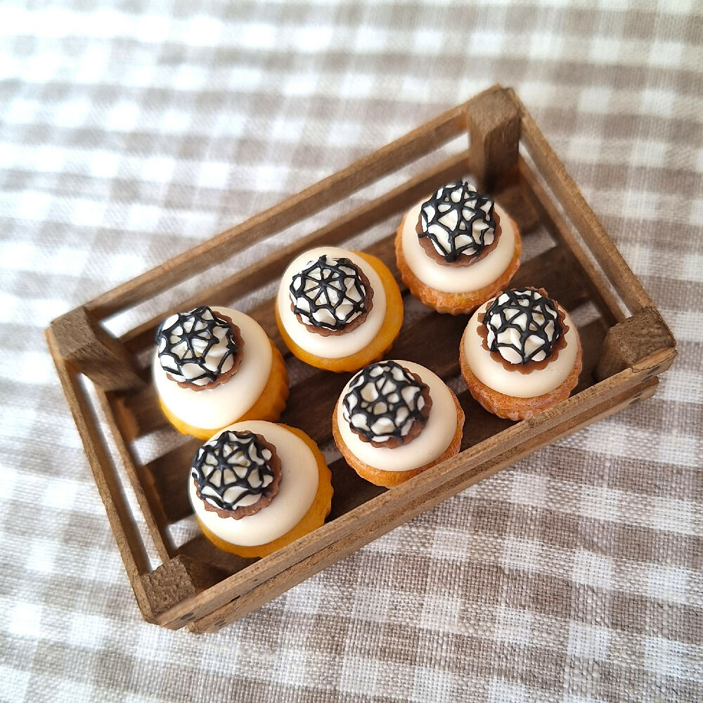 HALLOWEEN CUPCAKES - set of 4